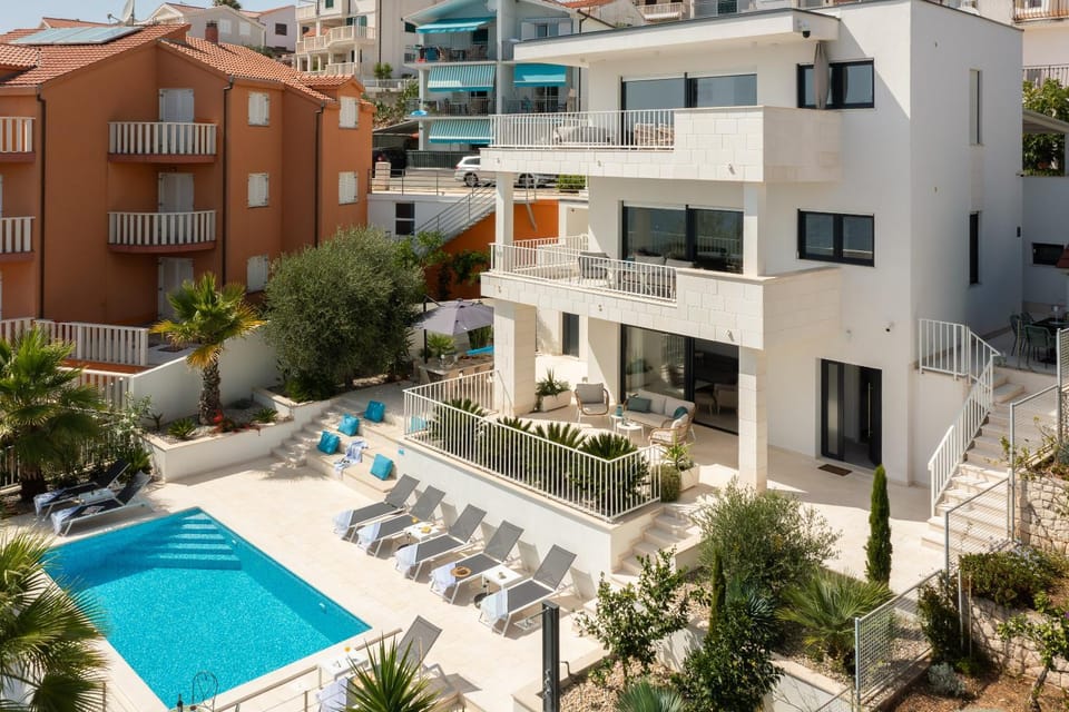 Villa Leonardo Apartment in Okrug Gornji