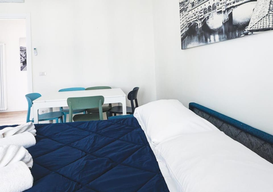 Bed, TV and multimedia, Balcony/Terrace, Living room, Dining area, locker, air conditioner