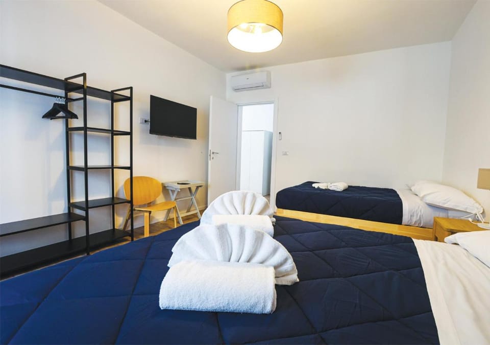 Bed, TV and multimedia, Bedroom, wardrobe, air conditioner