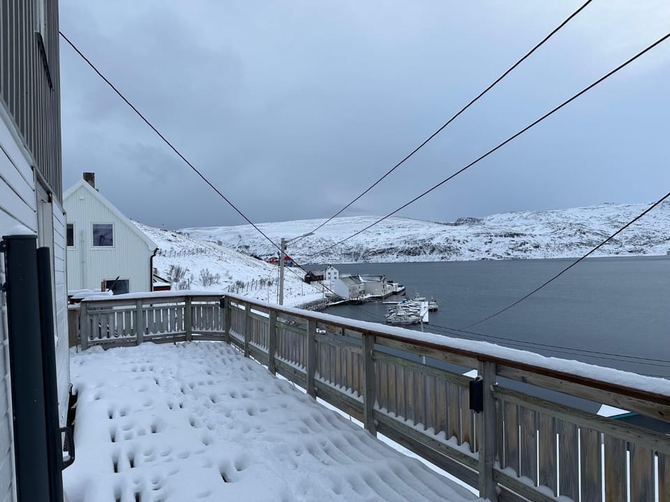 Rainbow house Akkarfjord Sørøya House in Troms Og Finnmark