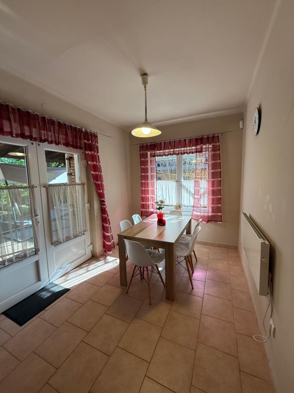 Izabella Vendégház Apartment in Balatonszárszó