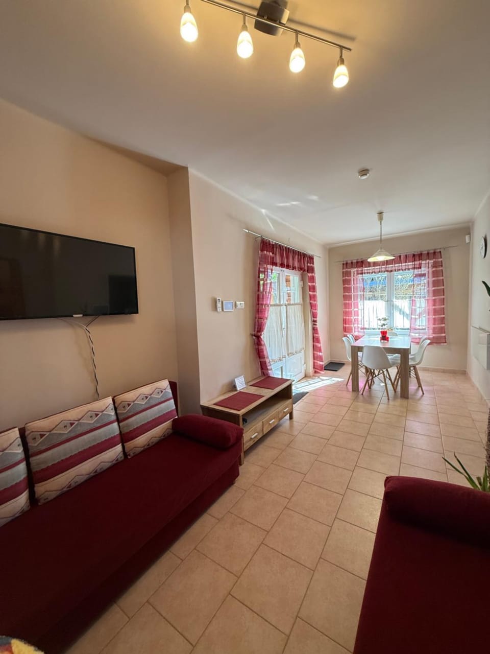 Izabella Vendégház Apartment in Balatonszárszó