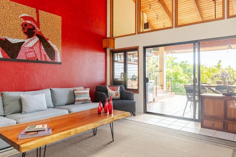 Grand Hawaiian Villa Ocean Views, Pool with Ohana Suite Villa in Holualoa