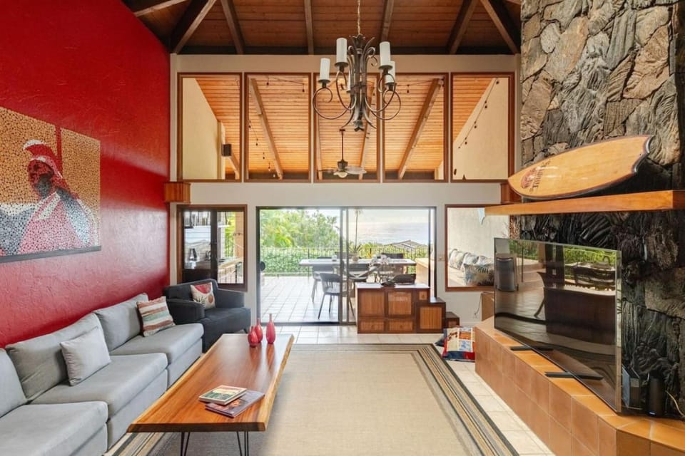Grand Hawaiian Villa Ocean Views, Pool with Ohana Suite Villa in Holualoa