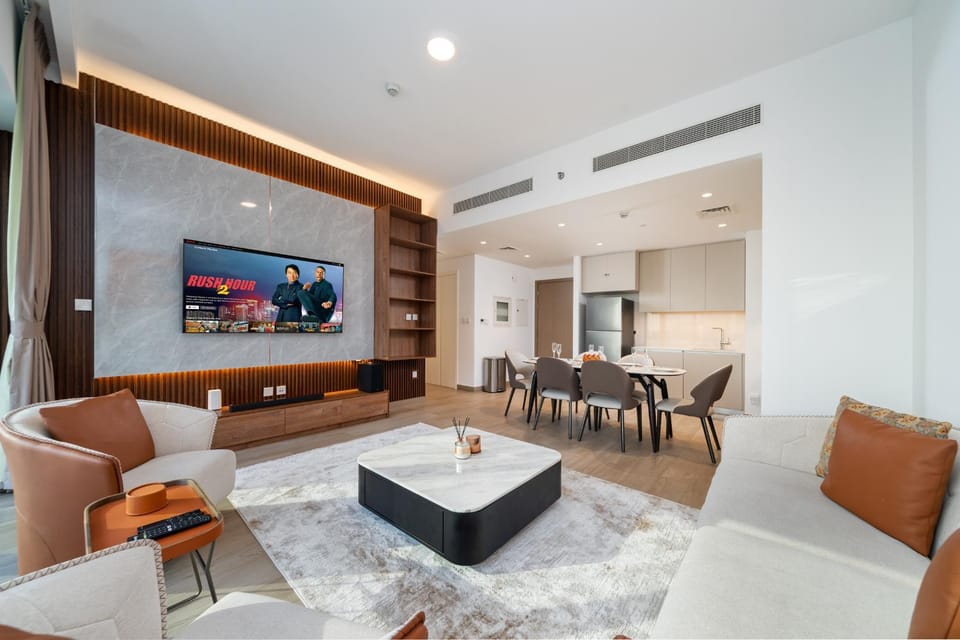 Luxury 2-Bed Retreat with Stunning Creek Views Apartment in Dubai