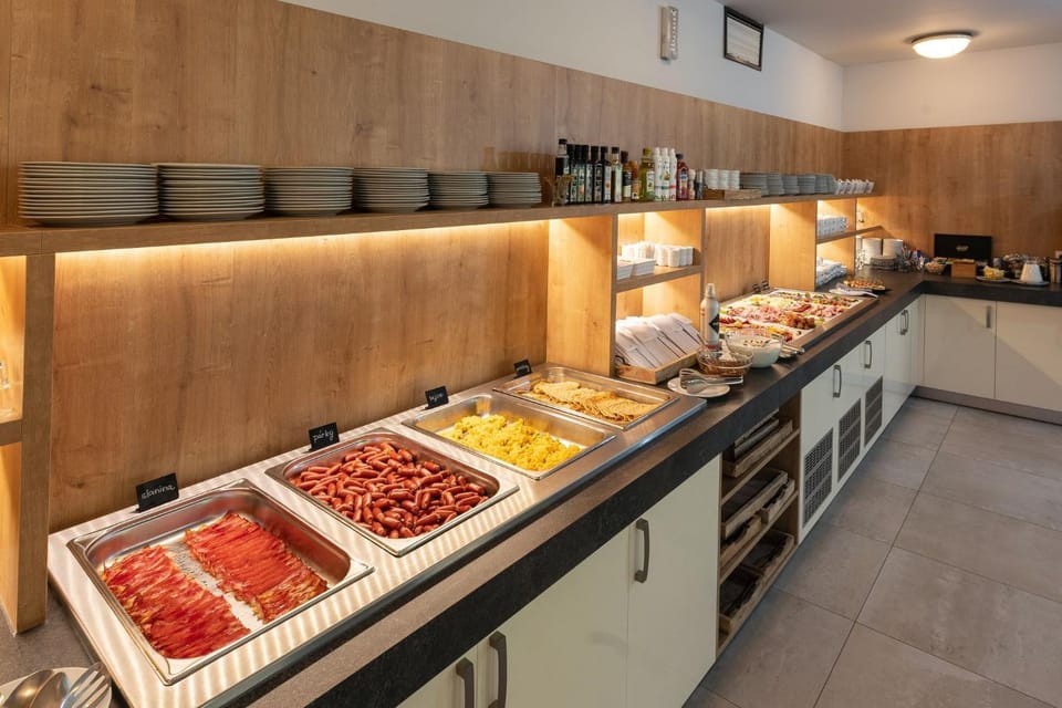 Food and drinks, Food, Breakfast, Continental breakfast, Buffet breakfast
