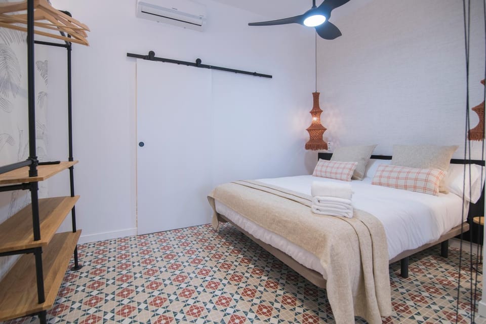 Bed, Photo of the whole room, Bedroom