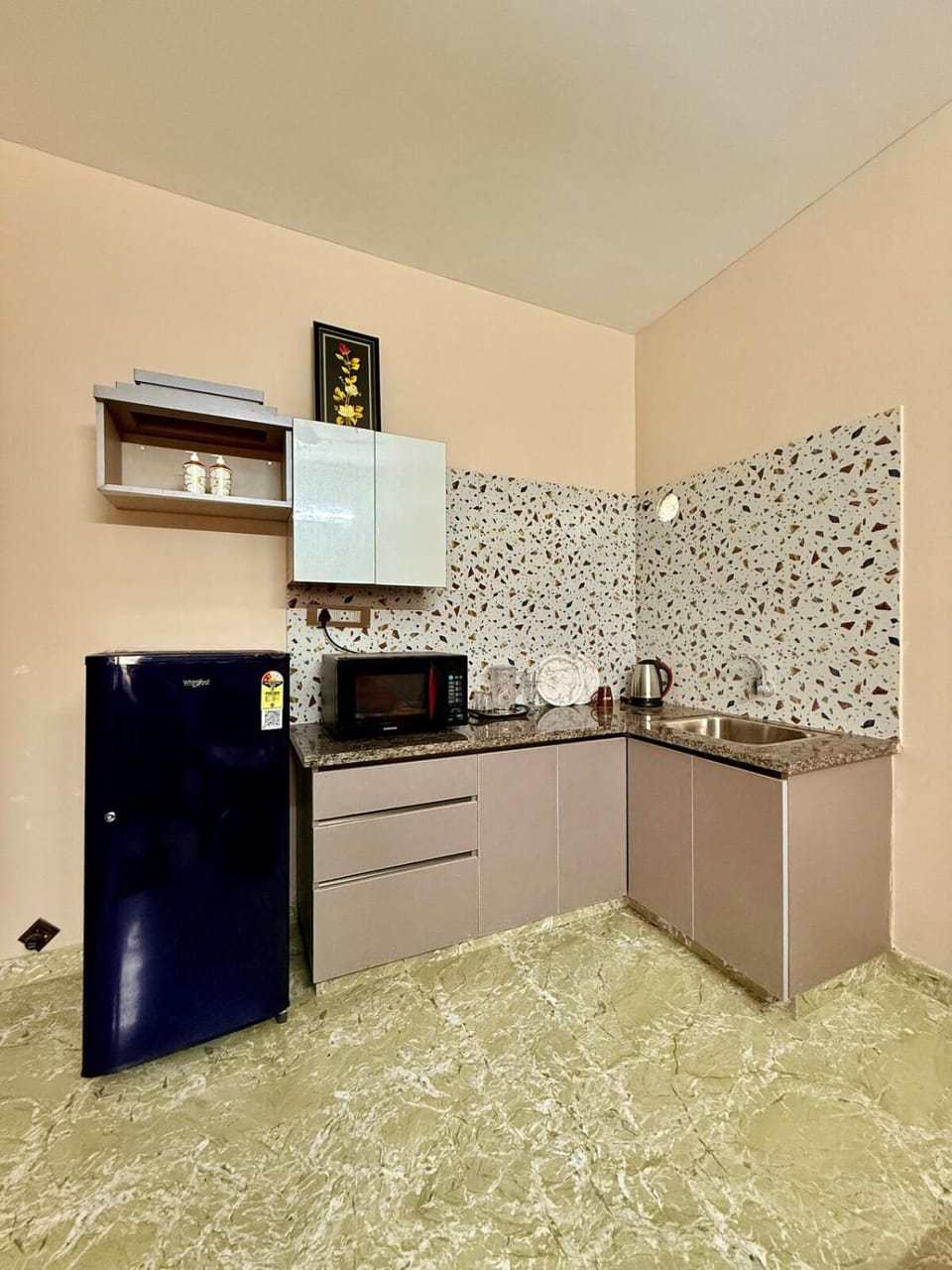 Kitchen or kitchenette, oven