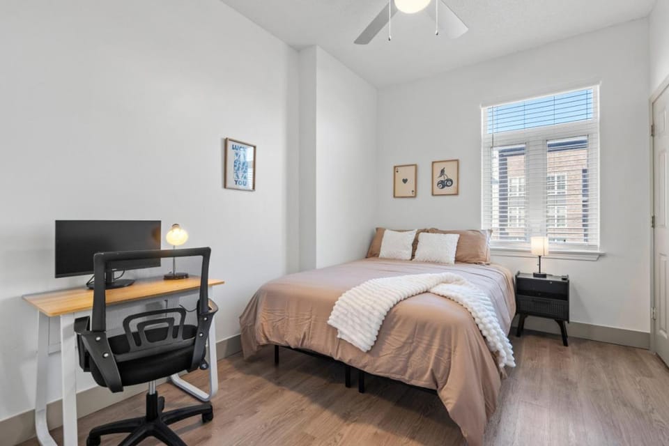 Urban Oasis - Balcony, Free Parking, Views, Gym Apartment in Charlotte