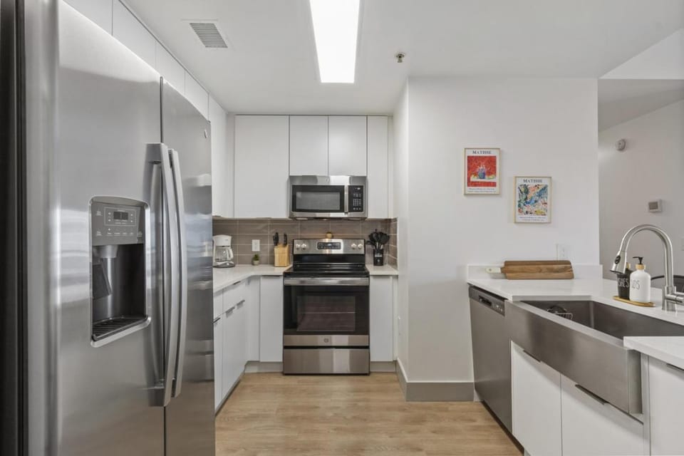Urban Oasis - Balcony, Free Parking, Views, Gym Apartment in Charlotte
