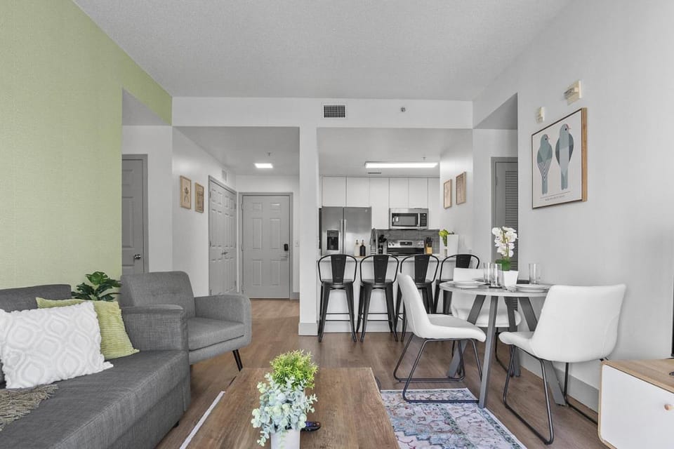 Cozy Urban Getaway - Free Parking, Gym, Stadium Apartment in Charlotte