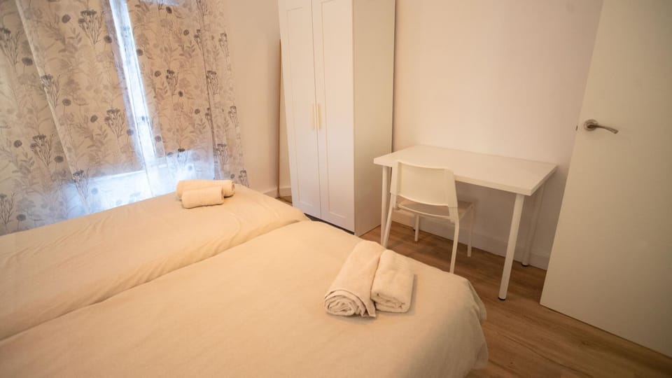 Bed, Photo of the whole room, Bedroom