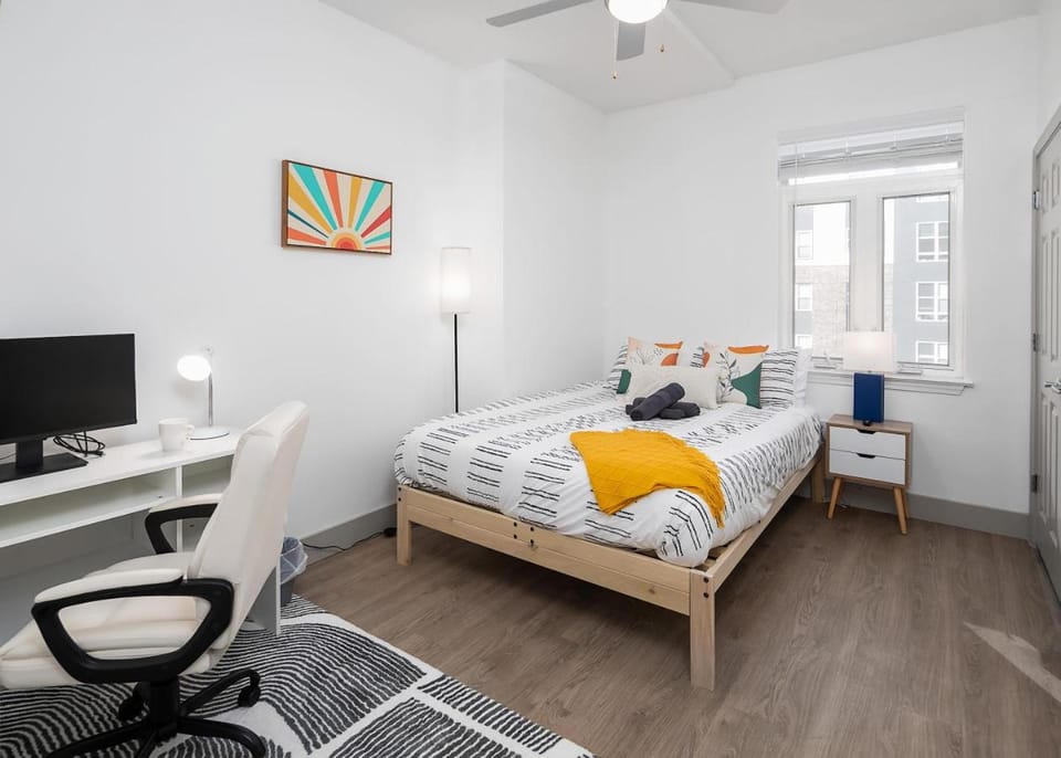 Urban Retreat - Free Parking, WiFi, Walk to Stadium Apartment in Charlotte