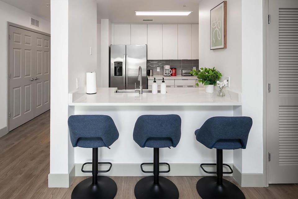 Urban Retreat - Free Parking, WiFi, Walk to Stadium Apartment in Charlotte