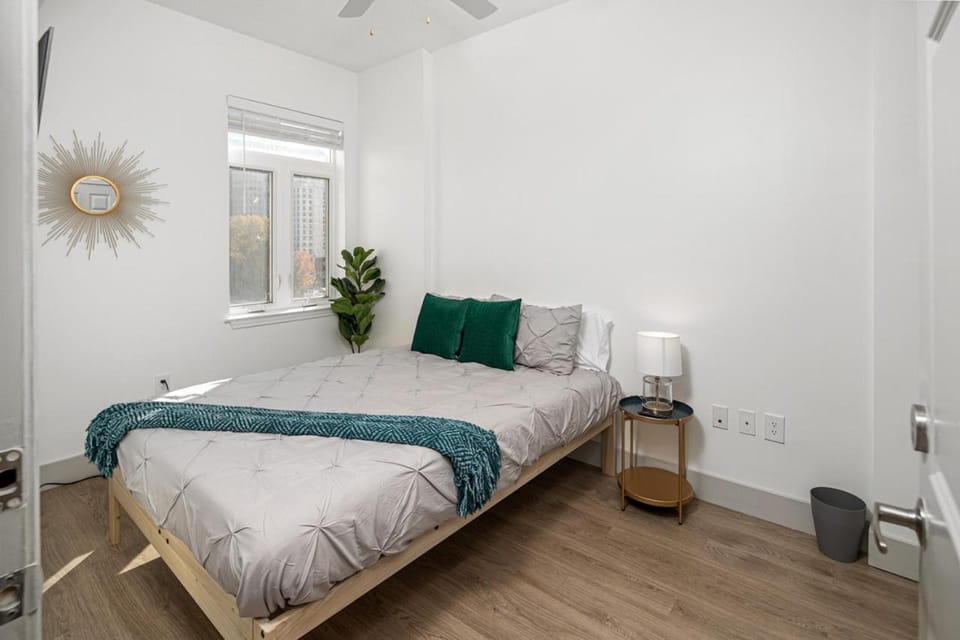 Carolina Blue - Stunning Views, Free Parking and WiFi Apartment in Charlotte