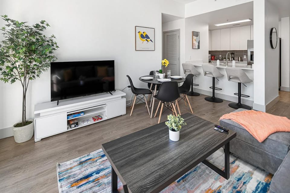 Carolina Blue - Stunning Views, Free Parking and WiFi Apartment in Charlotte