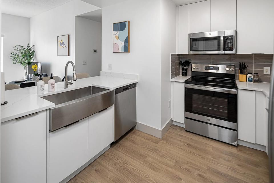 Carolina Blue - Stunning Views, Free Parking and WiFi Apartment in Charlotte