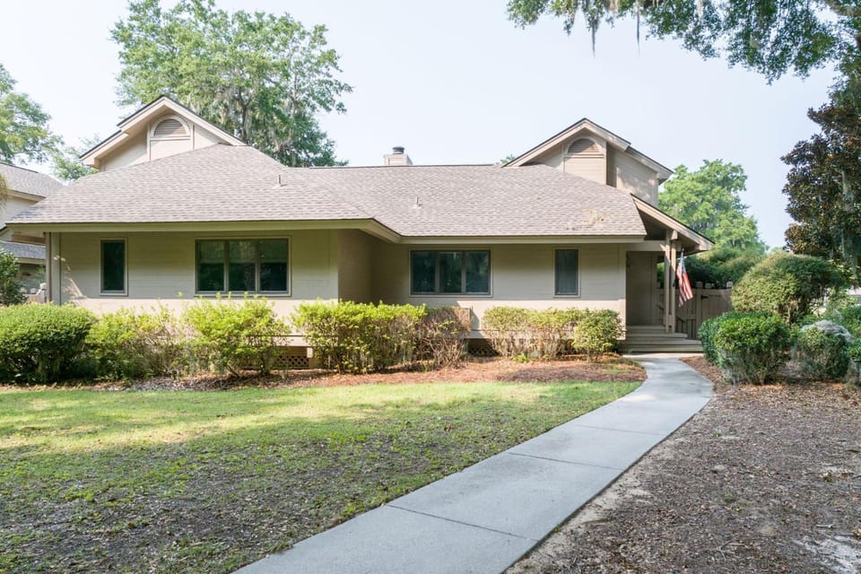 Birdie Bluff - Steps Away from Clubhouse House in Saint Helena Island