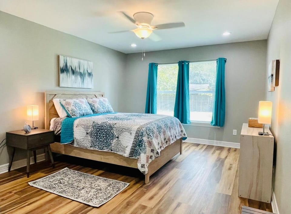 Modern Boho 2BR 2BA Home on Quiet Street House in Port Arthur