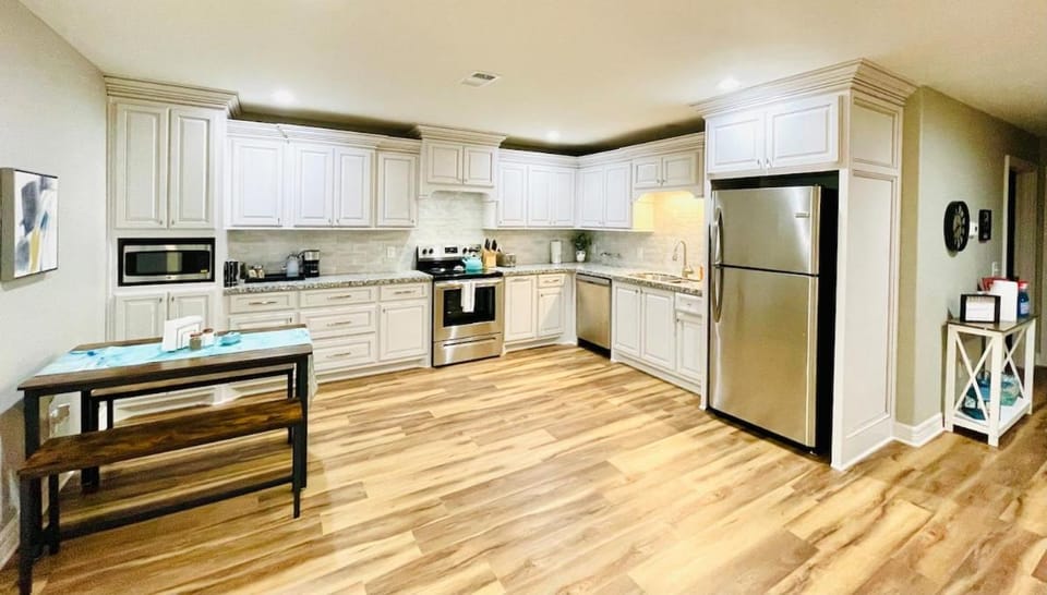 Modern Boho 2BR 2BA Home on Quiet Street House in Port Arthur