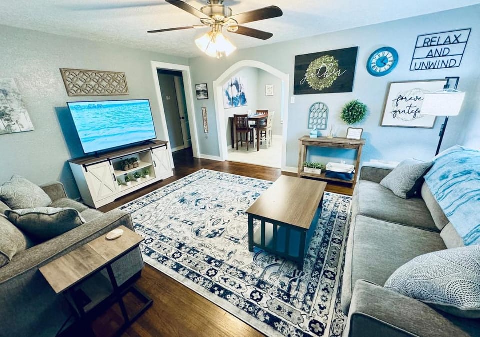 Relax & Unwind in 2BR 1BA Home in Quiet Neighborhood House in Port Arthur