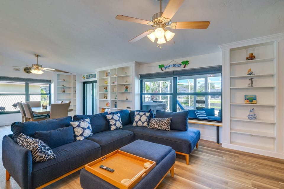 Canal-Front Gem w/ Hot Tub, Foosball in Cape Coral House in Cape Coral