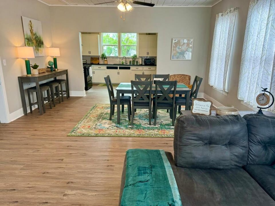 Bright & Airy 2BR 1BA Home Near The Riverfront House in Port Arthur