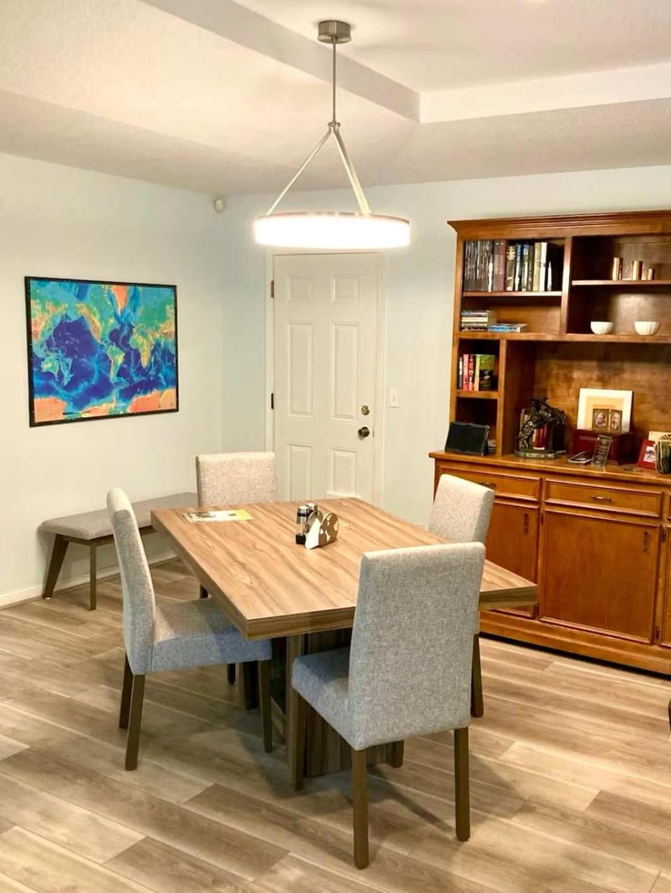 Spacious Retro 2BR 3BA In Quiet Neighborhood House in Beaumont