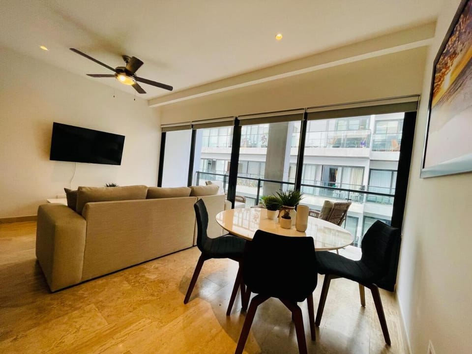 Communal lounge/ TV room, TV and multimedia, Living room, Seating area, Dining area