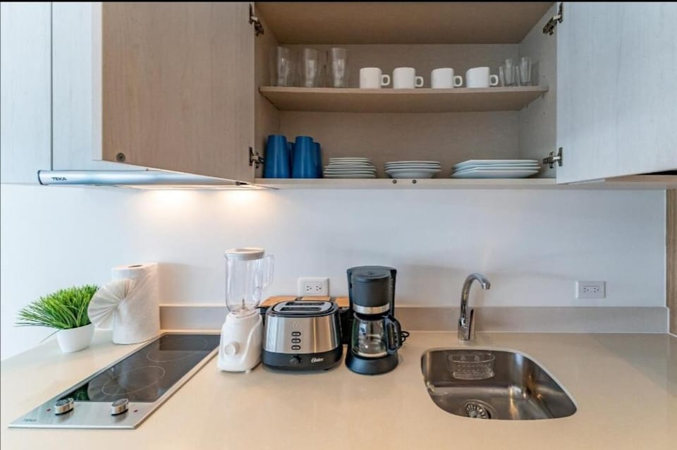 Coffee/tea facilities, toaster