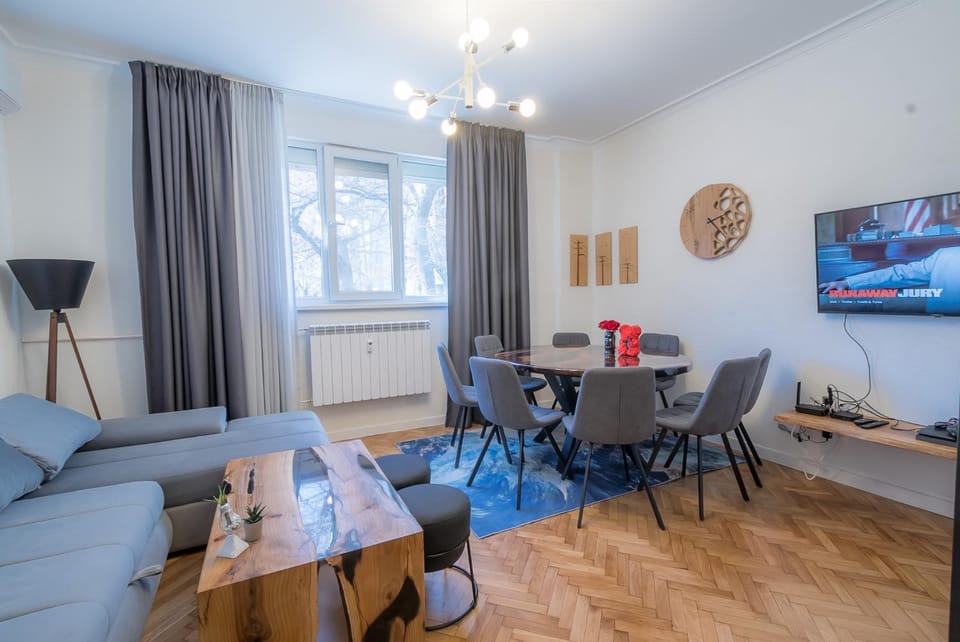 TV and multimedia, Living room, Seating area, Dining area