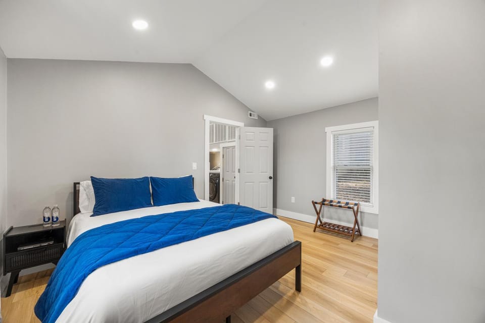 Hoosier HQ Sleek 3-Bed Near IU House in Bloomington