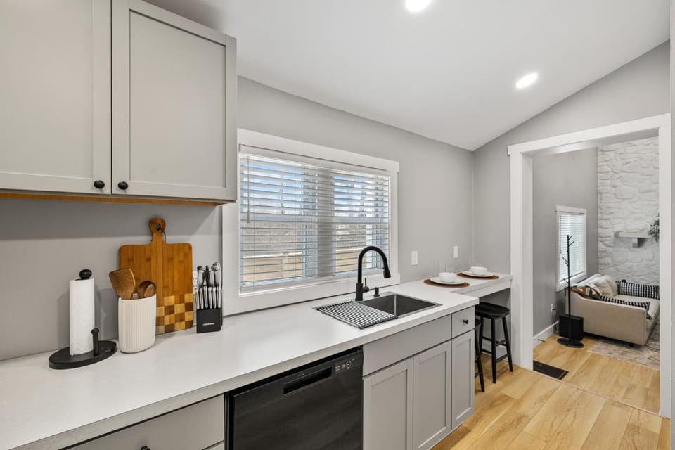 Hoosier HQ Sleek 3-Bed Near IU House in Bloomington