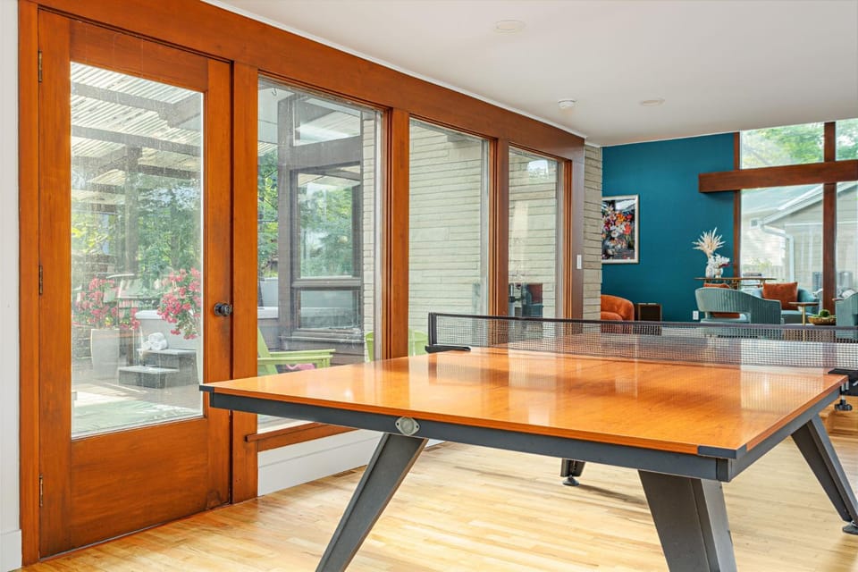Game Room, Living room