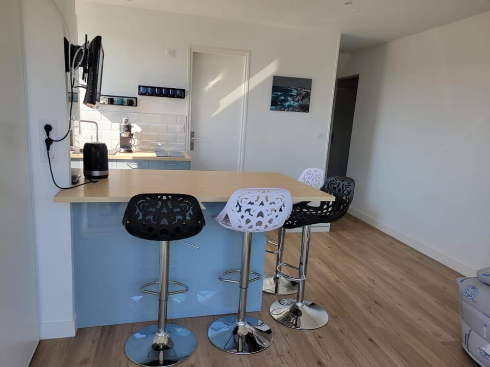 TV and multimedia, Kitchen or kitchenette, Dining area