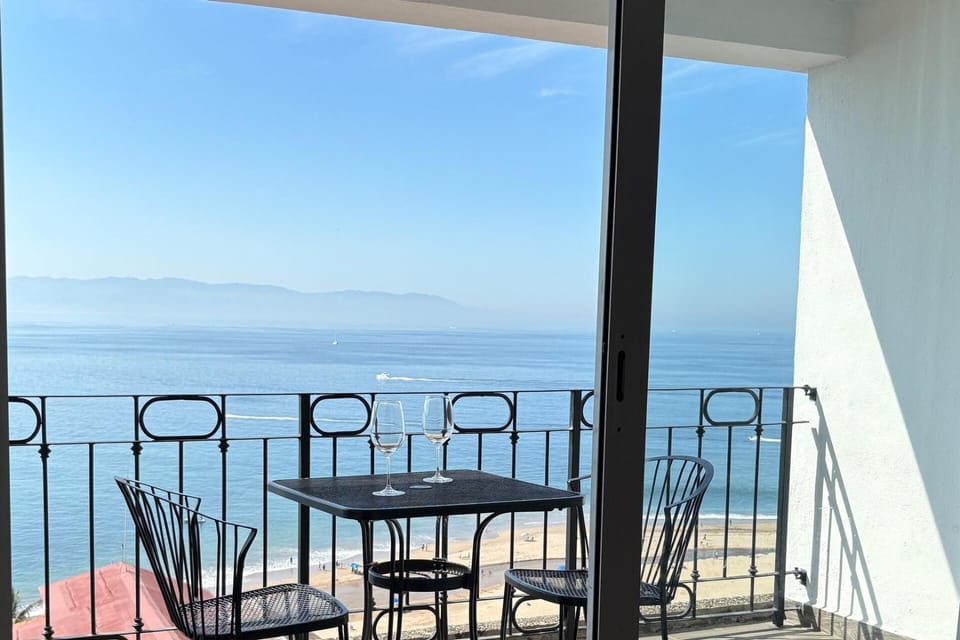 Suite with panoramic ocean views & balcony! House in Puerto Vallarta