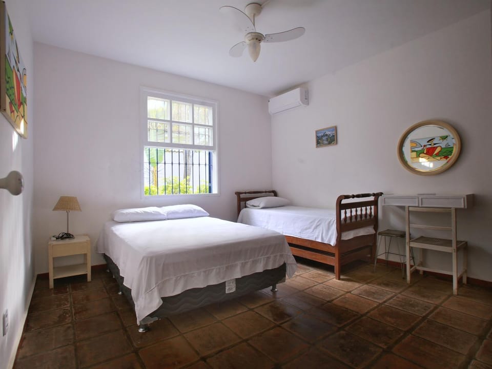 Bedroom, air conditioner