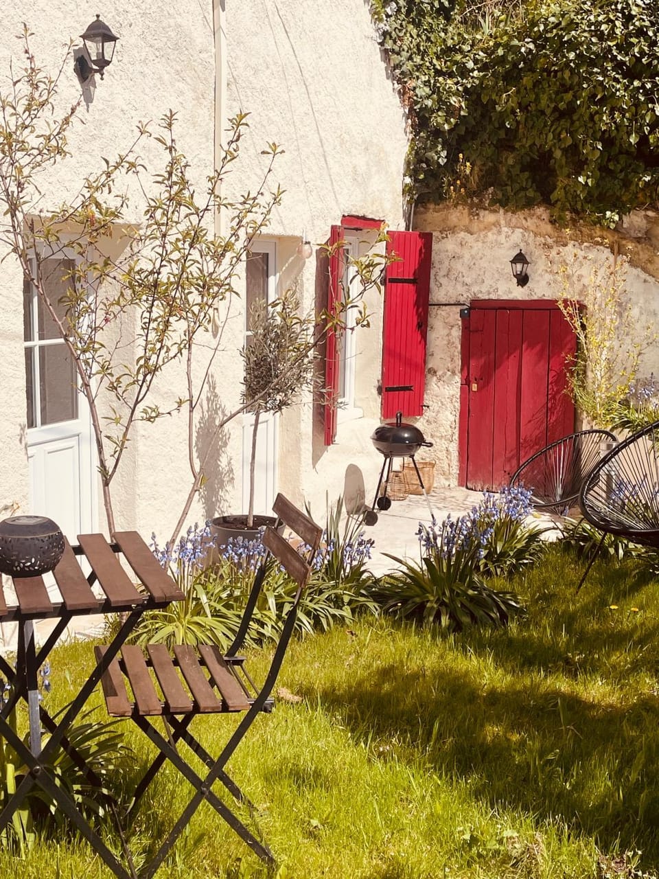 Property building, Day, BBQ facilities, Garden view