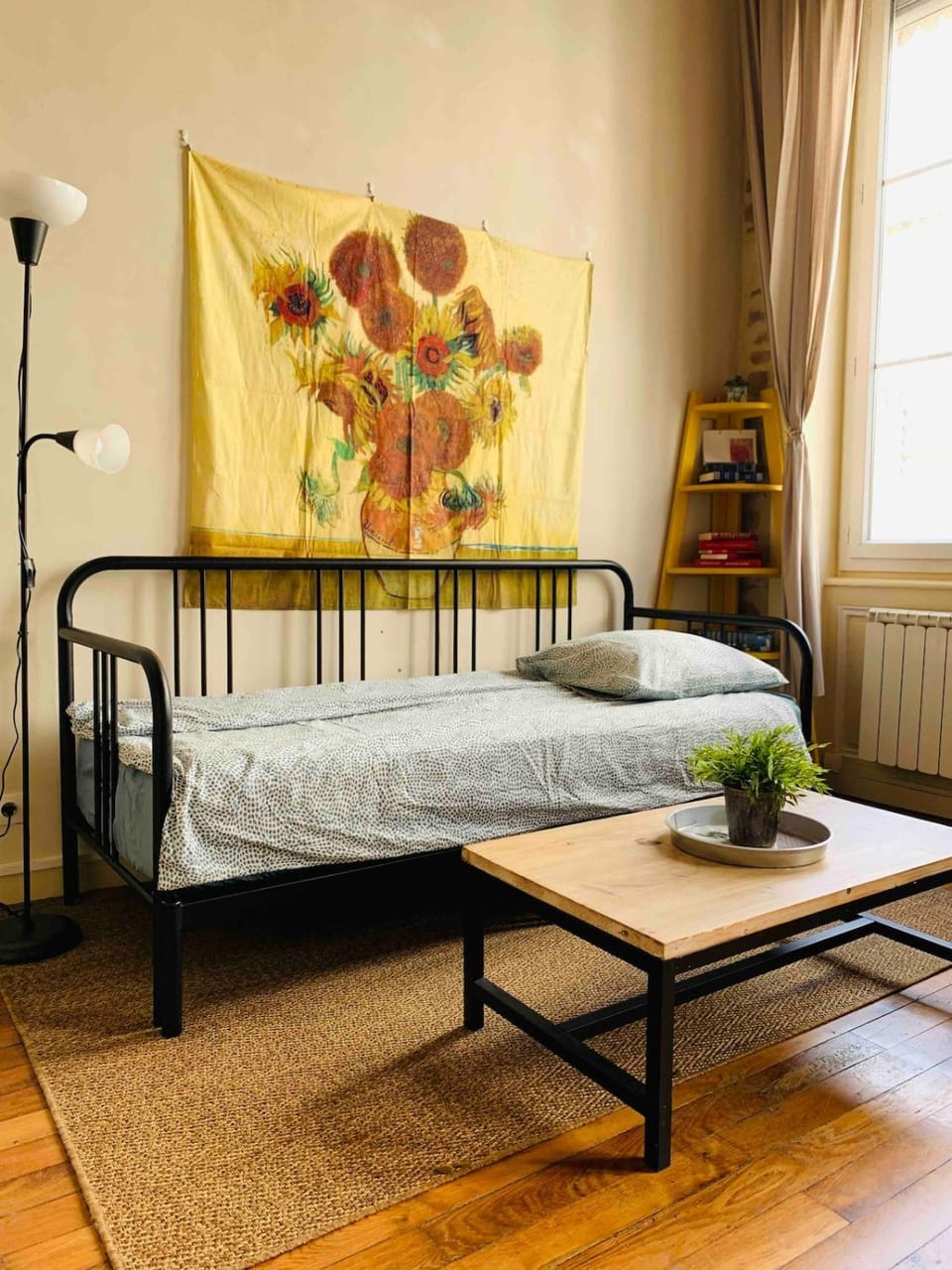 Bed, Living room