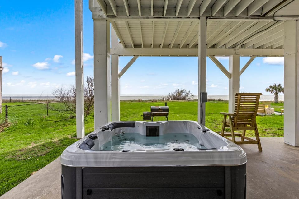 Ocean Paradise 5BR Beach Escape Hot Tub Game Room and Firepit House in Bolivar Peninsula