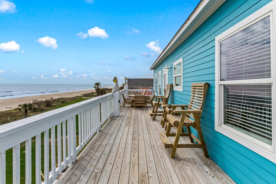 Ocean Paradise 5BR Beach Escape Hot Tub Game Room and Firepit House in Bolivar Peninsula