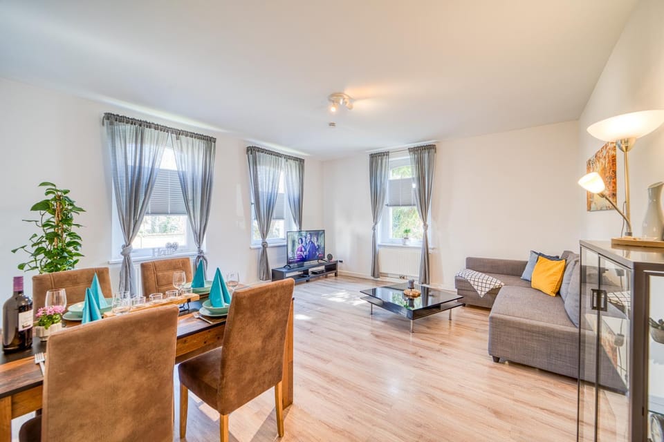 TV and multimedia, Living room, Dining area