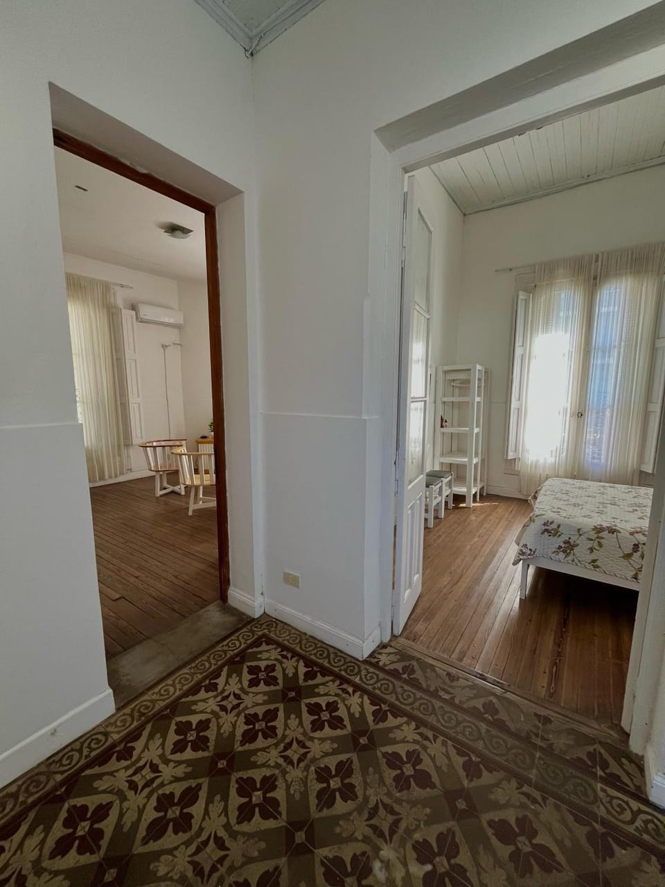 Photo of the whole room, City view, Street view, Quiet street view