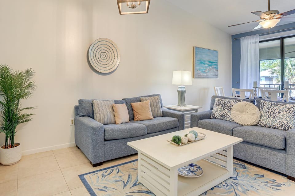 7 Mi to Beach: Condo w/ Pool Access in Bradenton! House in Bradenton
