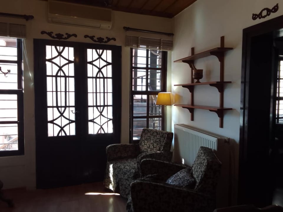 Old charm Apartment in Thessaloniki