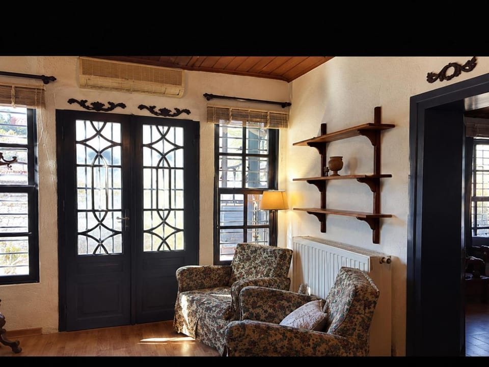 Old charm Apartment in Thessaloniki