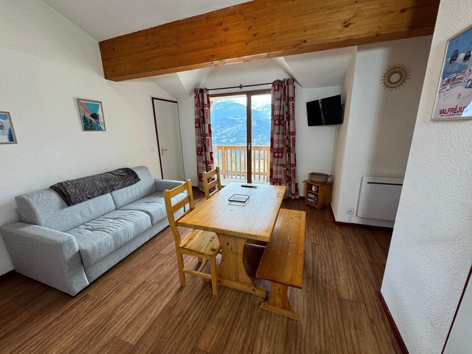 Natural landscape, Ski School, Ski School, Skiing, Skiing, TV and multimedia, View (from property/room), Balcony/Terrace, Living room, Seating area, Dining area, Mountain view, Meals, Meals, Parking, internet