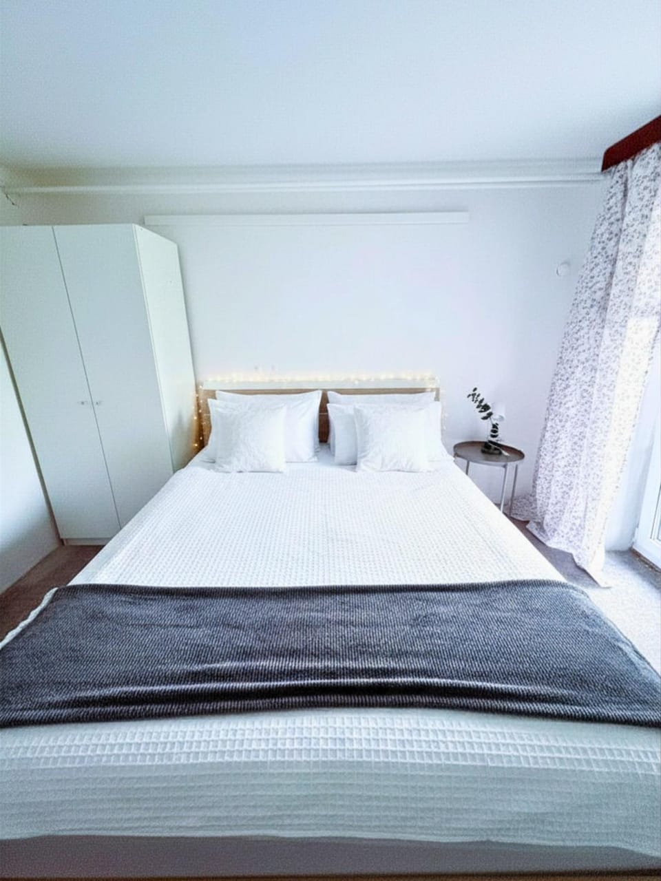 Bed, Day, Garden, View (from property/room), Balcony/Terrace, Photo of the whole room, Decorative detail, Bedroom, Garden view, Inner courtyard view, wardrobe