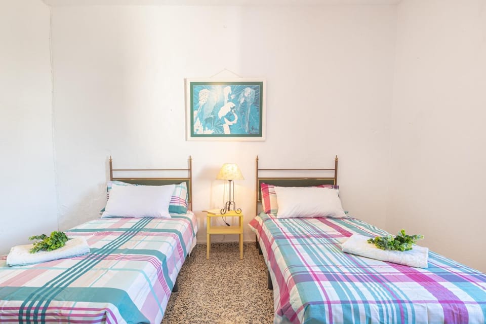 Balcony/Terrace, Bedroom, Street view