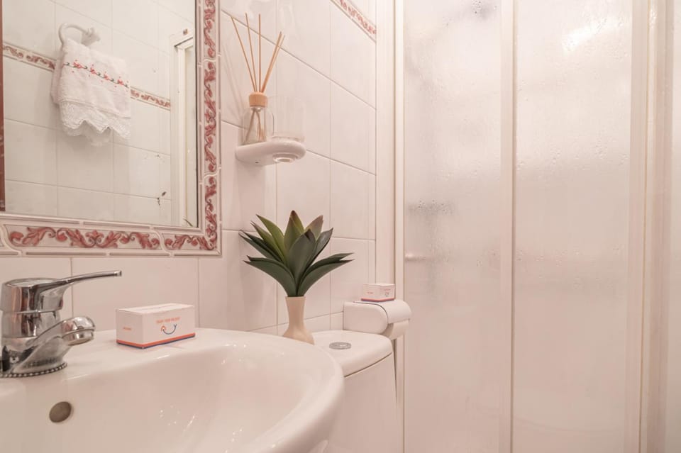 Shower, Bathroom, towels